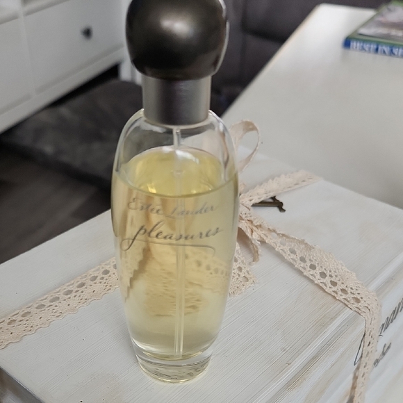 Estee Lauder Pleasures Eau de Parfum - Gold - Picture 1 of 3